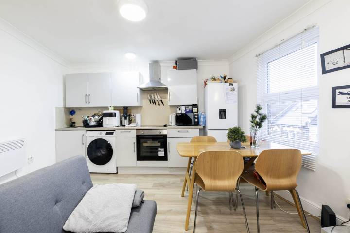 Recently Refurbished Apartment High Road, Willesden Green (£150 towards your moving cost)